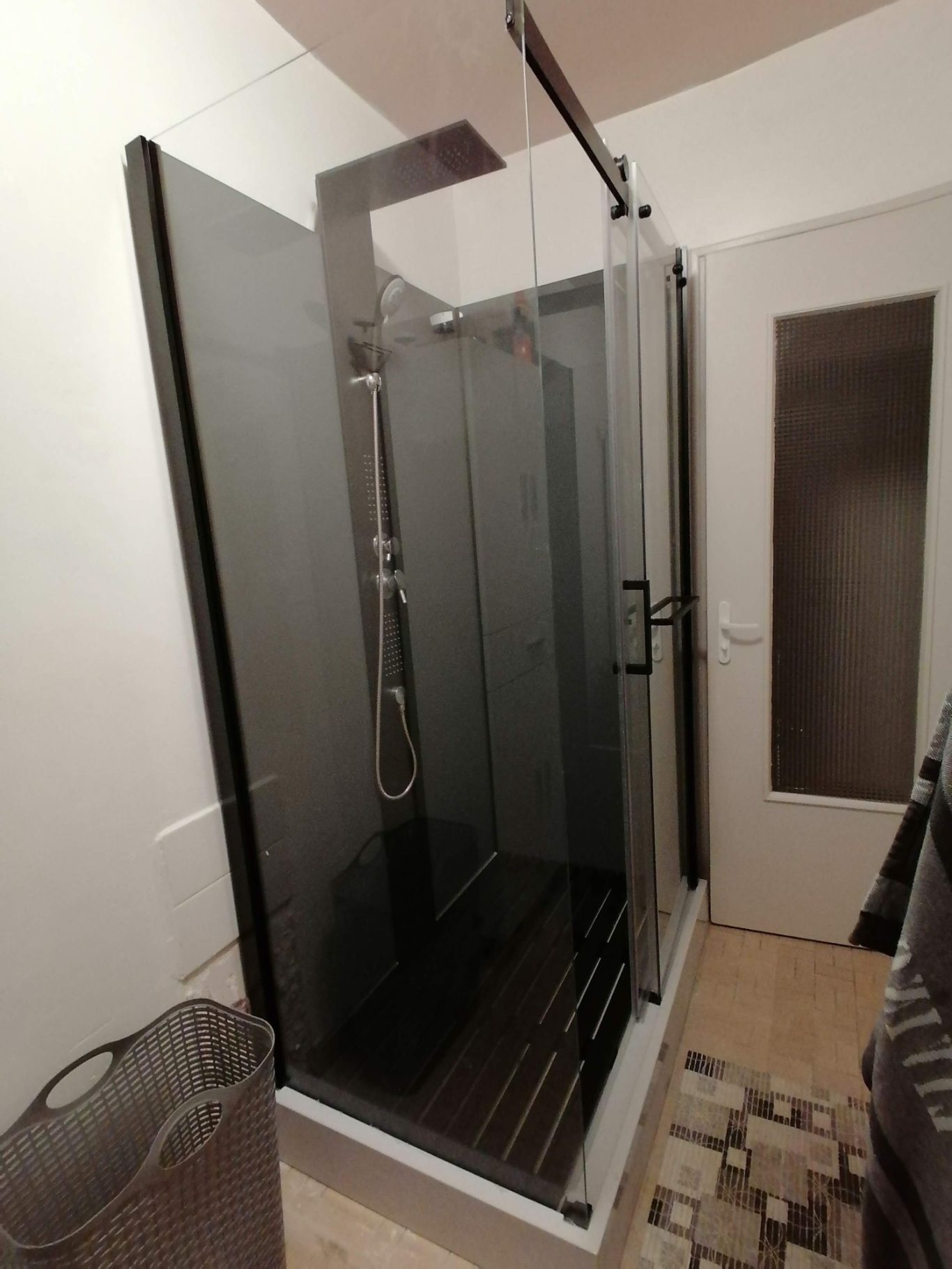 Pose d'une cabine de douche