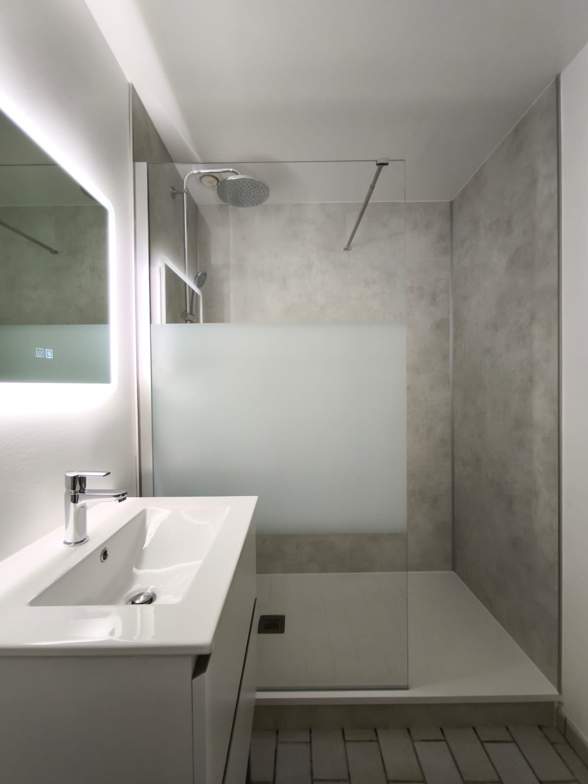 Rénovation complète d'une salle de bain à Nalliers Rénovation complète d'une salle de bain à Nalliers